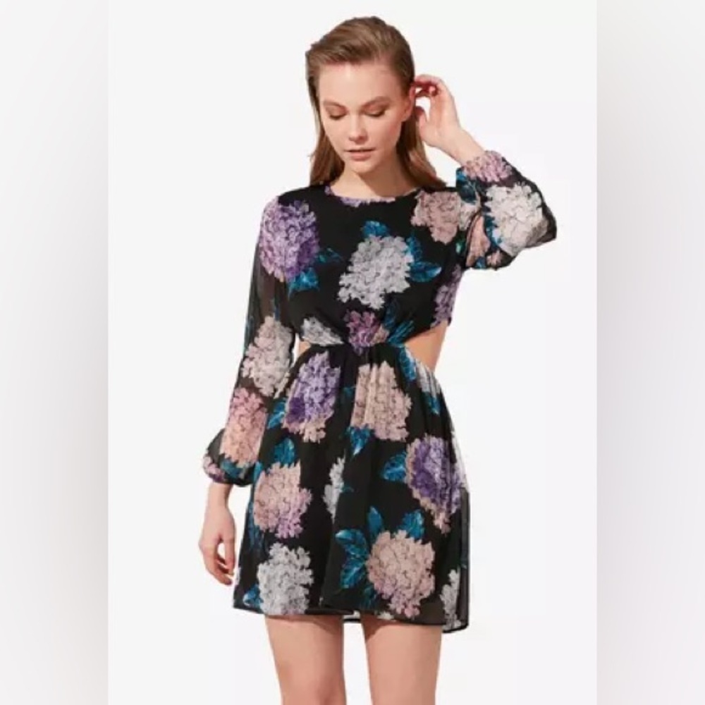 Trendyol Floral Cut-out Dress-Small
